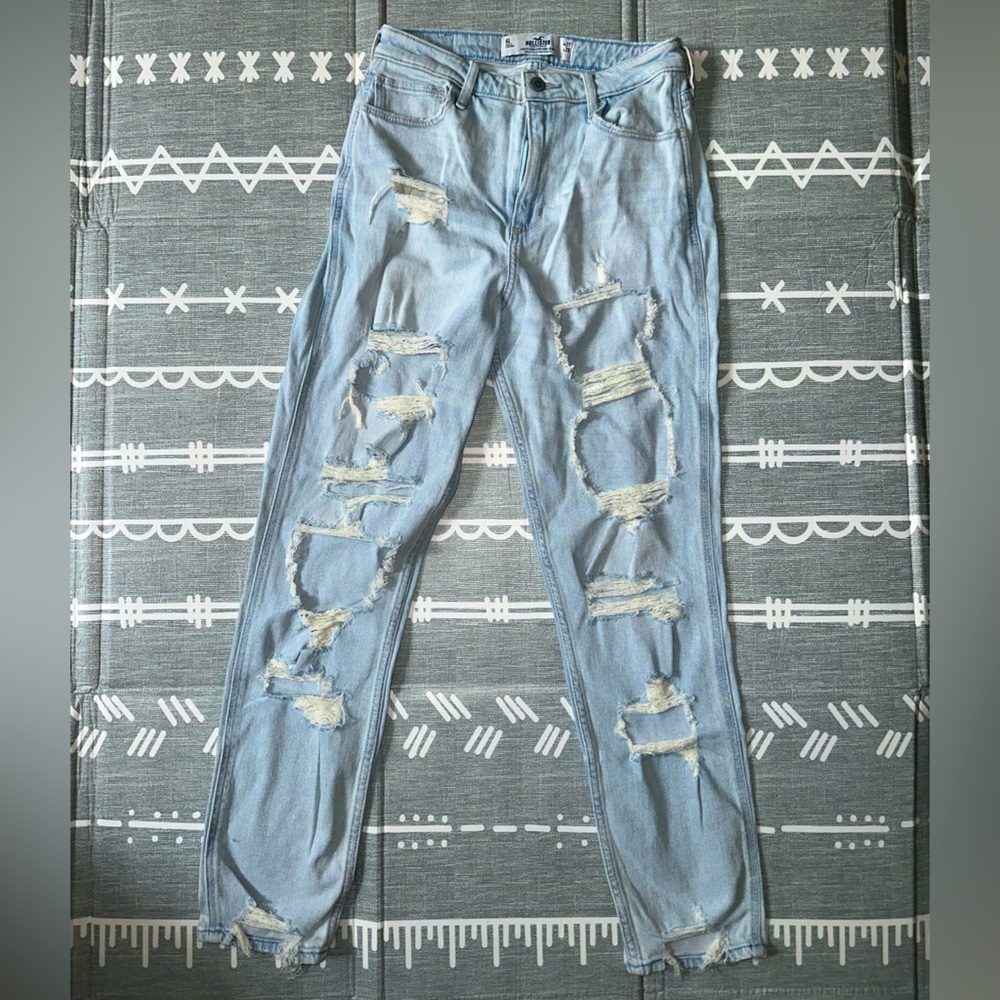 Hollister Curvy High-Rise Mom jeans